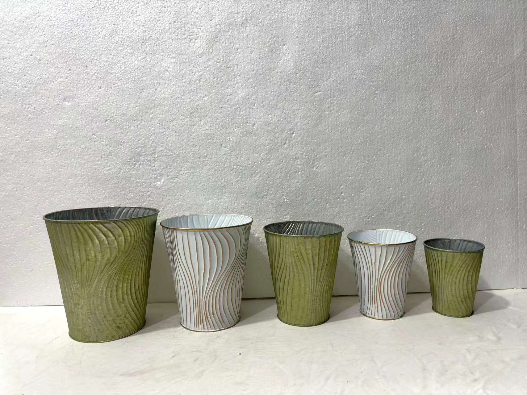 Round Floral Metal Container Garden Pot and Planter 