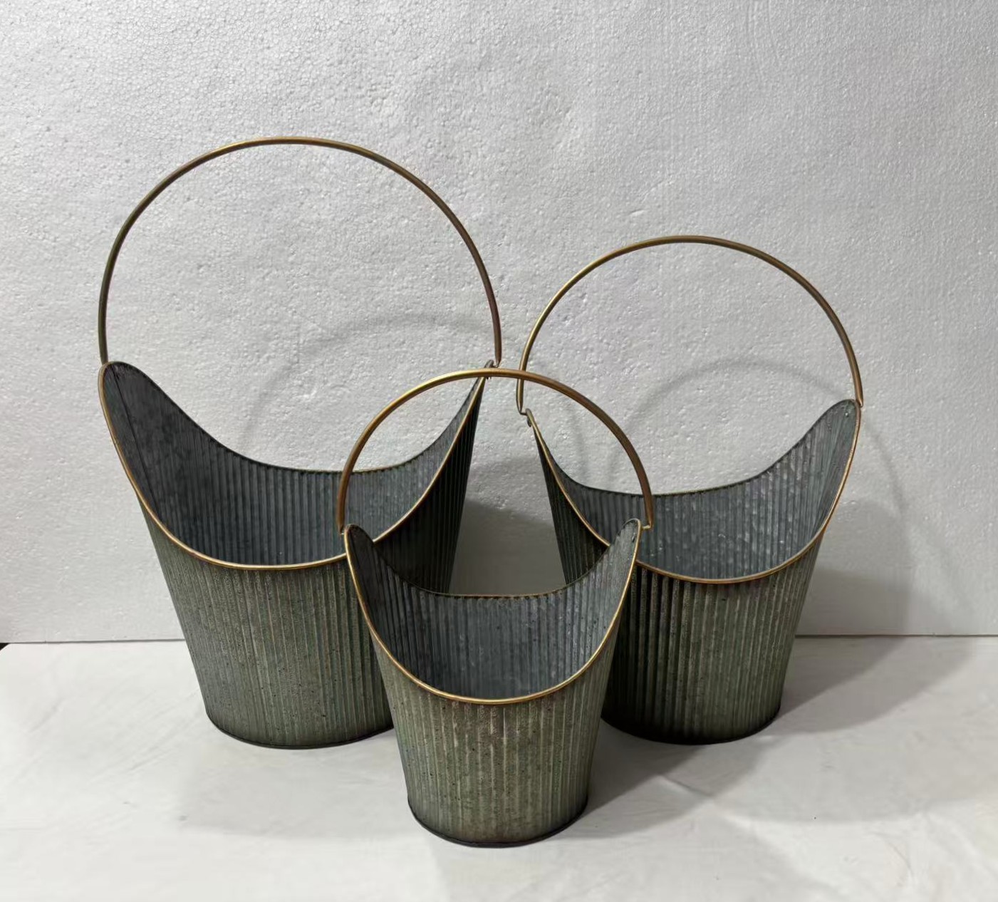 Oval Metal Pot and Planter w/Handle Zinc Galvanized